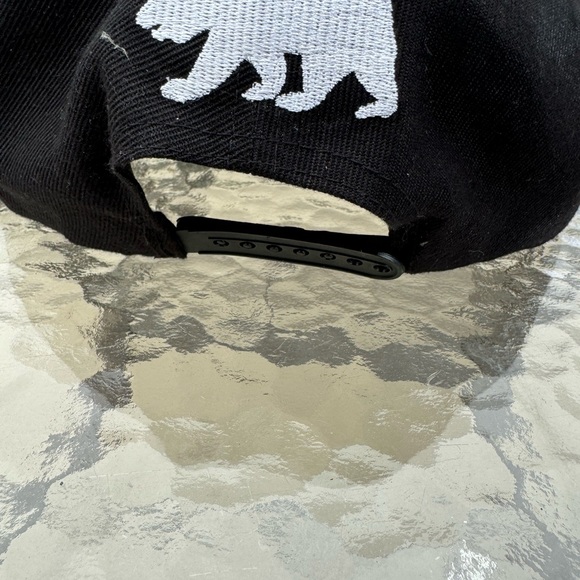 Cali bear snap back - Picture 2 of 3